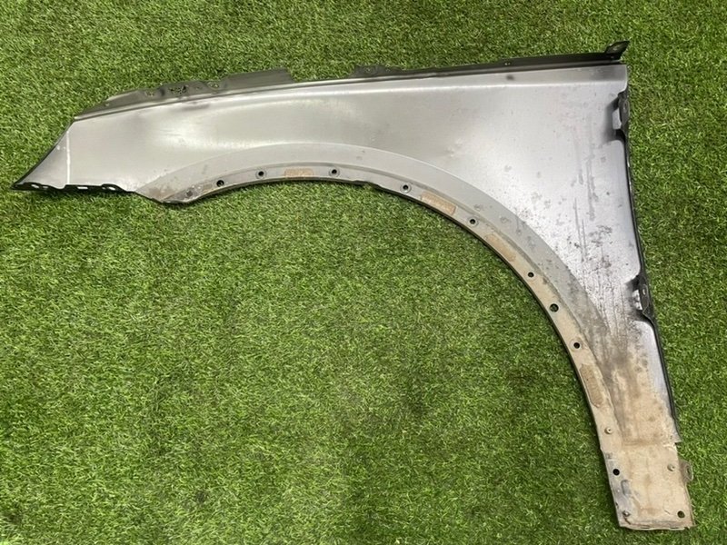 Крыло переднее правое