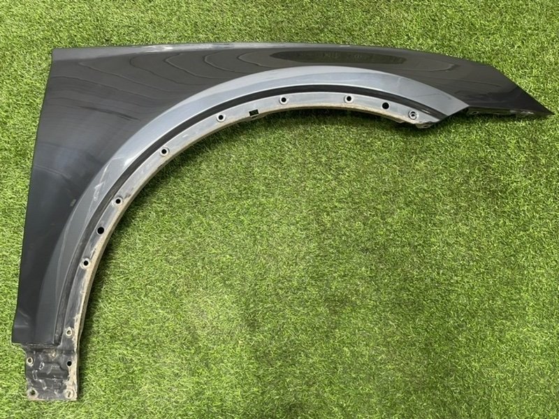 Крыло переднее правое