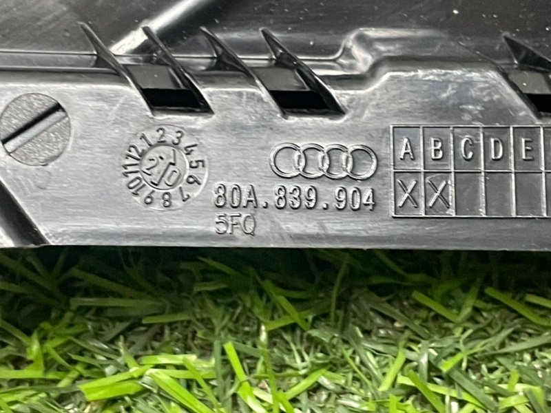 Молдинг задней правой двери