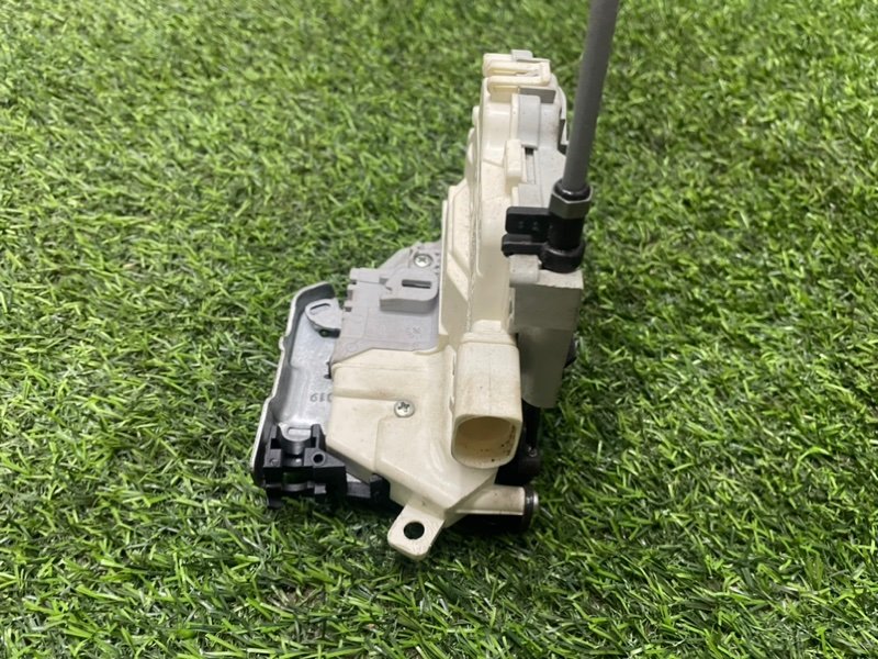 Замок двери задней правой