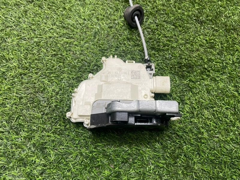 Замок двери задней правой