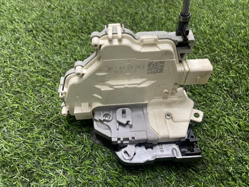 Замок двери задней правой