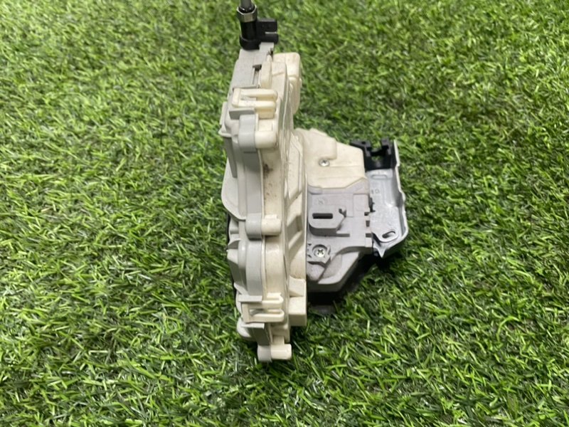 Замок двери задней правой