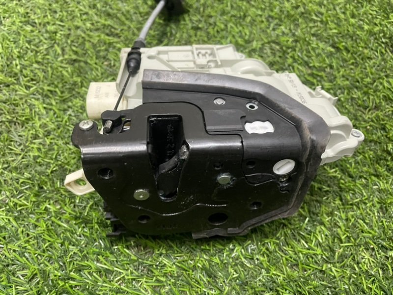 Замок двери задней правой