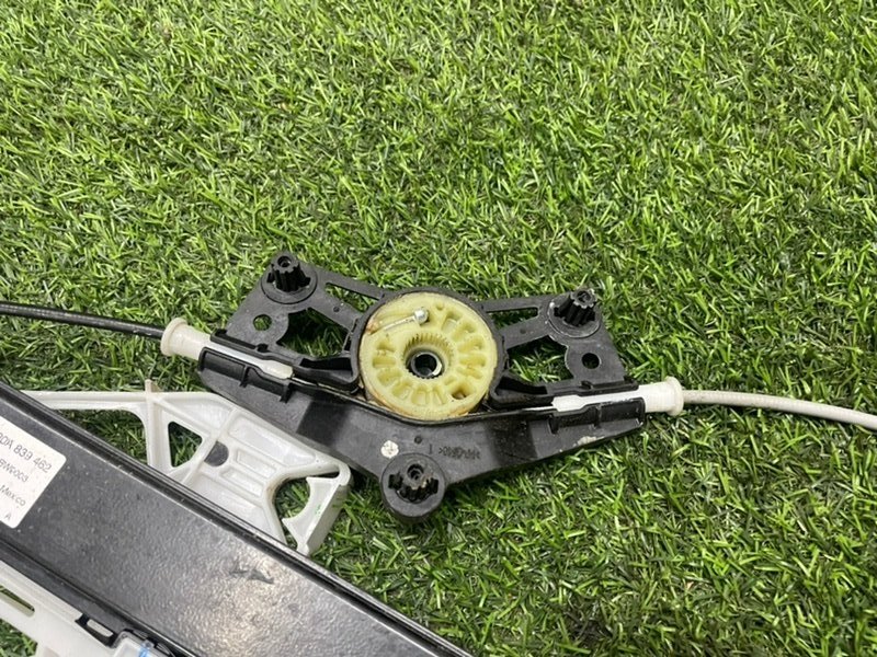 Стеклоподъемник электр. задний правый