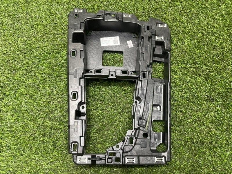 Кронштейн крепления торпедо