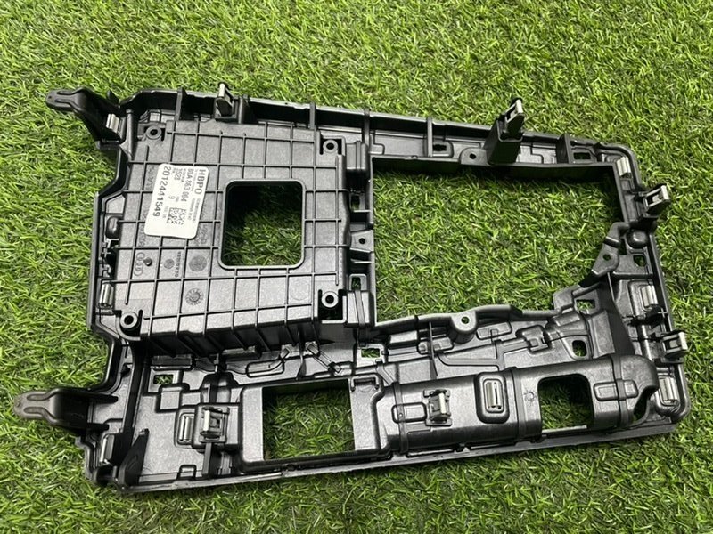 Кронштейн крепления торпедо