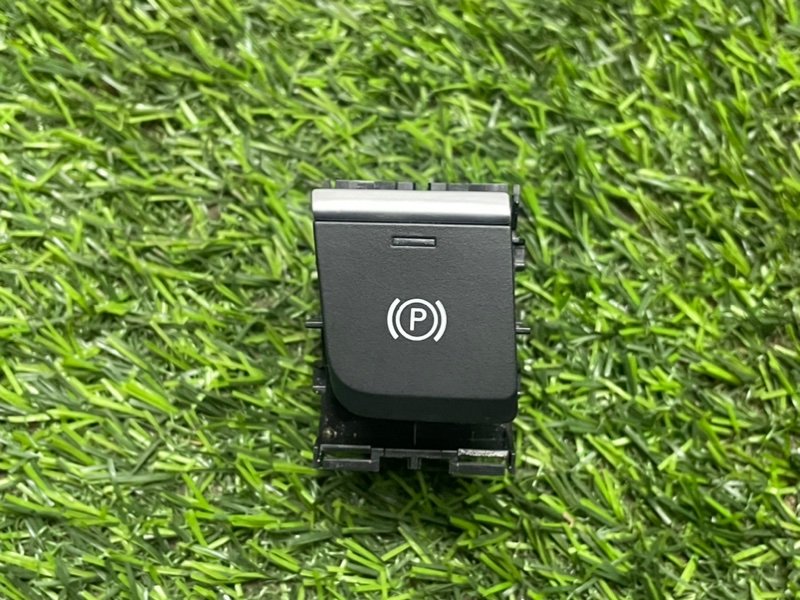 Кнопка фиксатора стояночного тормоза