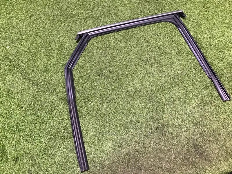 Уплотнитель двери