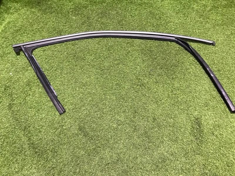 Уплотнитель двери