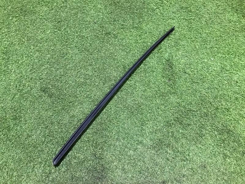 Молдинг лобового стекла