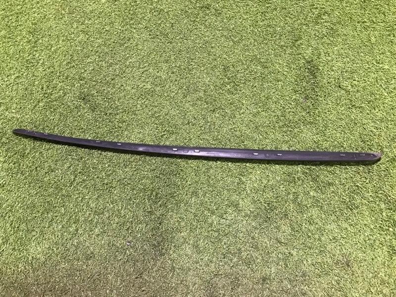 Молдинг лобового стекла