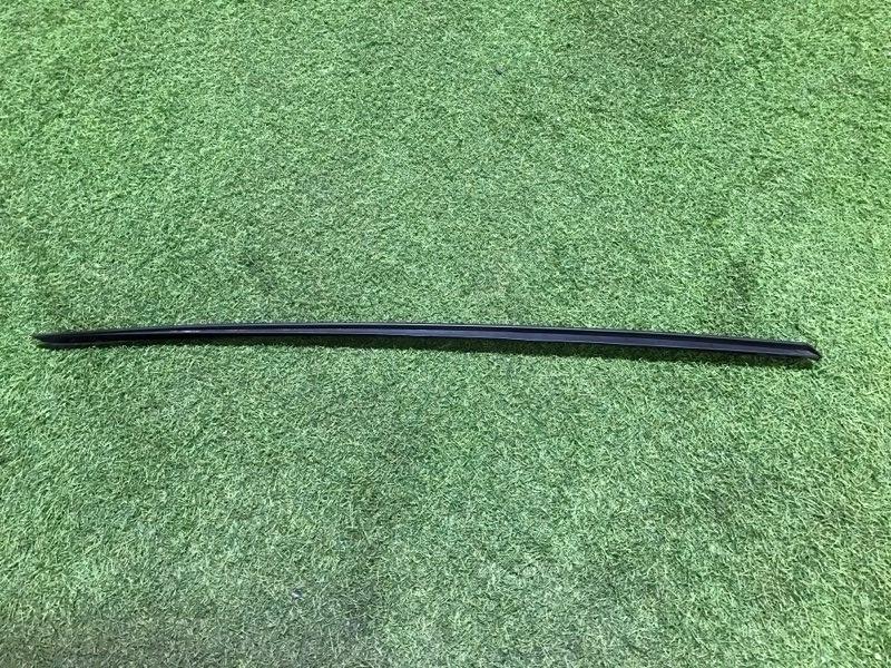 Молдинг лобового стекла