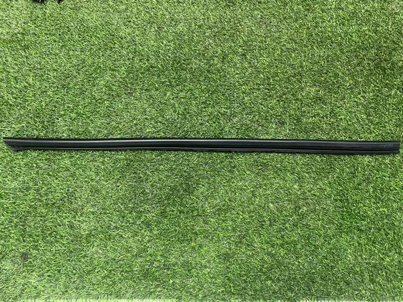 Уплотнитель стекла двери