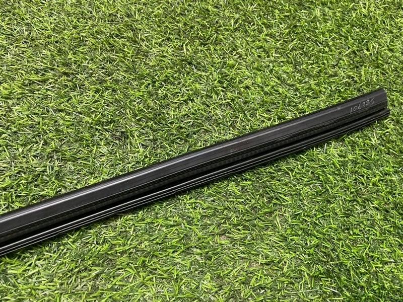 Уплотнитель стекла двери