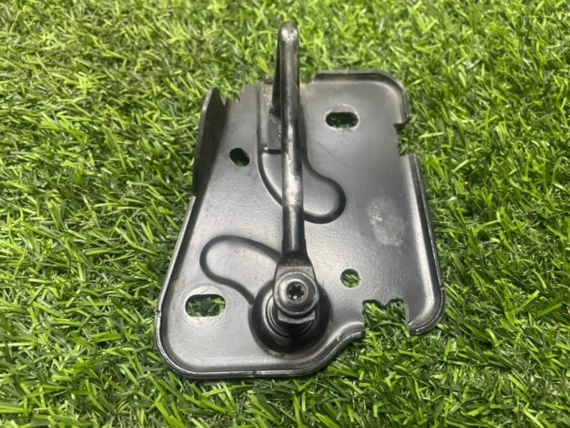 Ответная часть замка капота