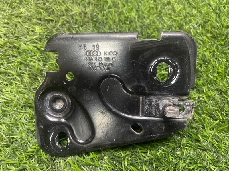 Ответная часть замка капота