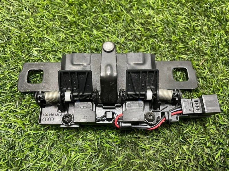 Замок багажника