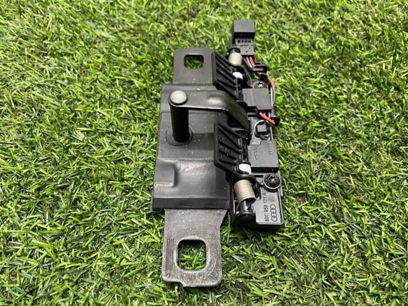 Замок багажника