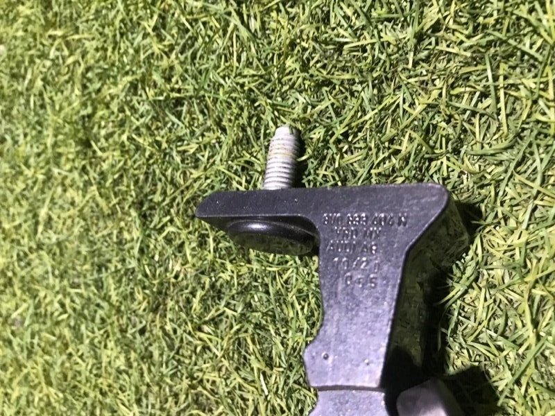 Петля двери передней правой нижняя