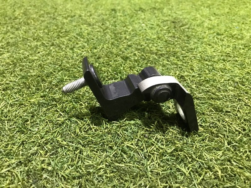 Петля двери передней правой нижняя