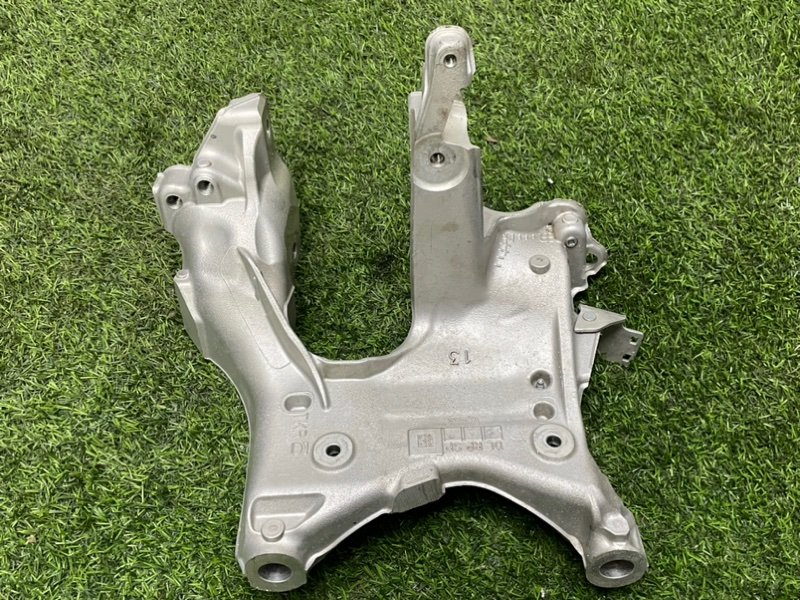 Кронштейн передней балки