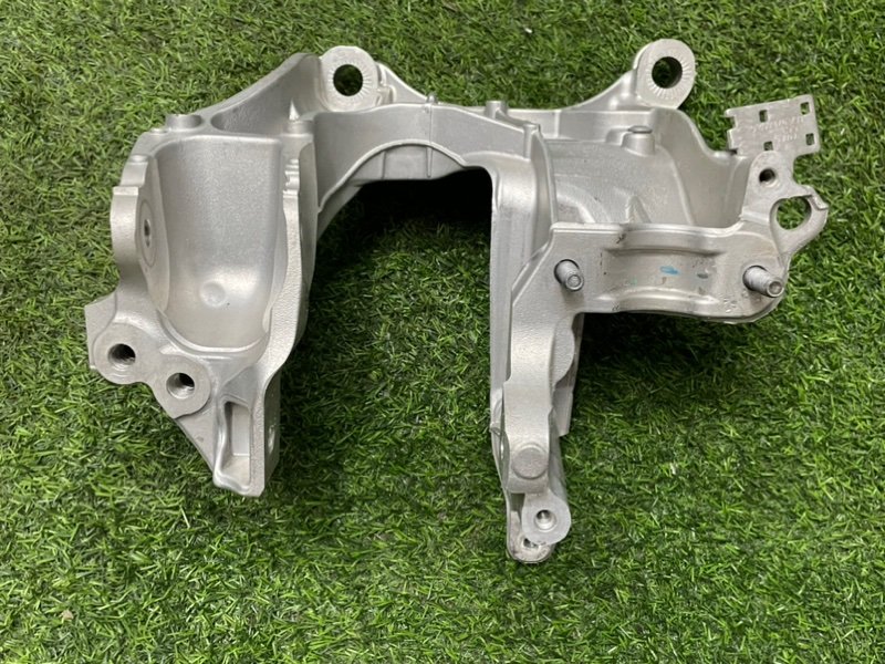 Кронштейн передней балки