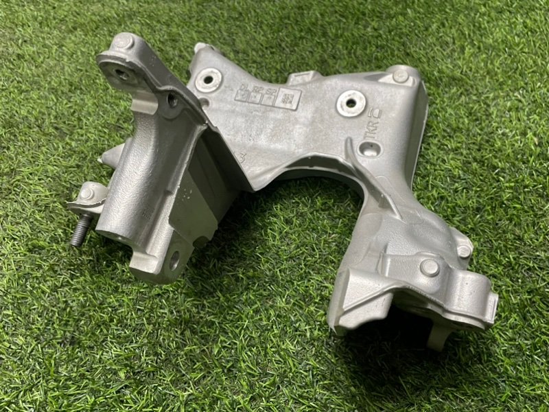 Кронштейн передней балки