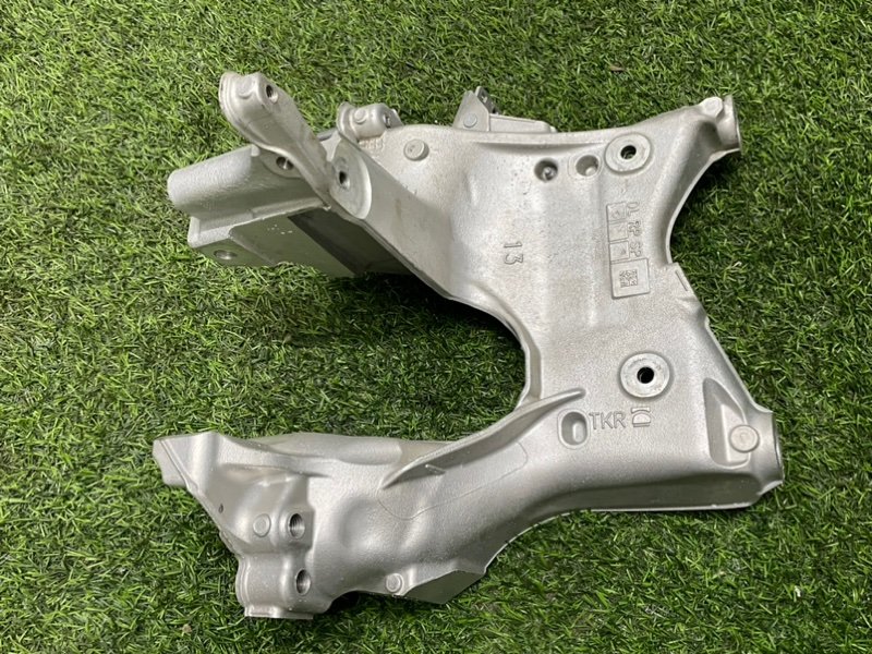 Кронштейн передней балки