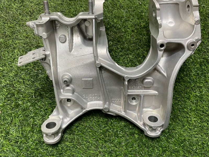 Кронштейн передней балки