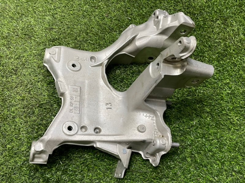 Кронштейн передней балки