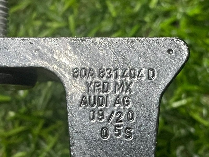 Петля двери