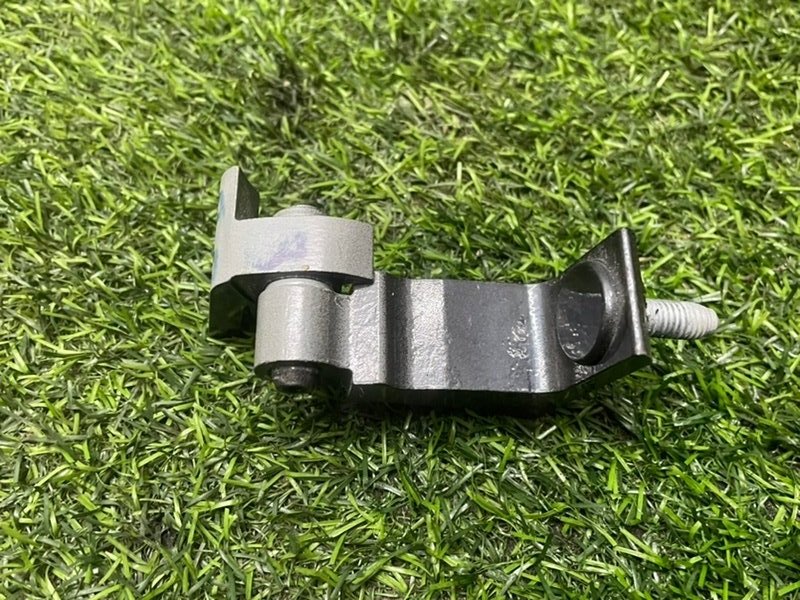 Петля двери