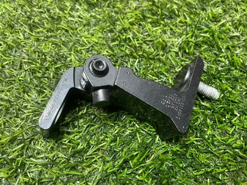 Петля двери