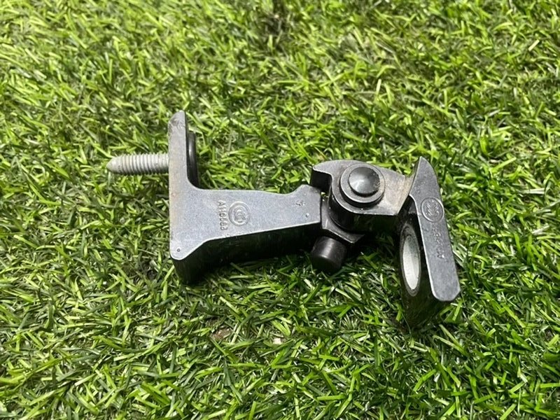 Петля двери