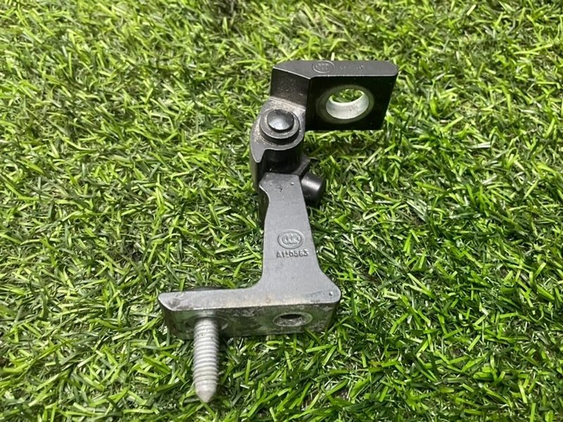 Петля двери