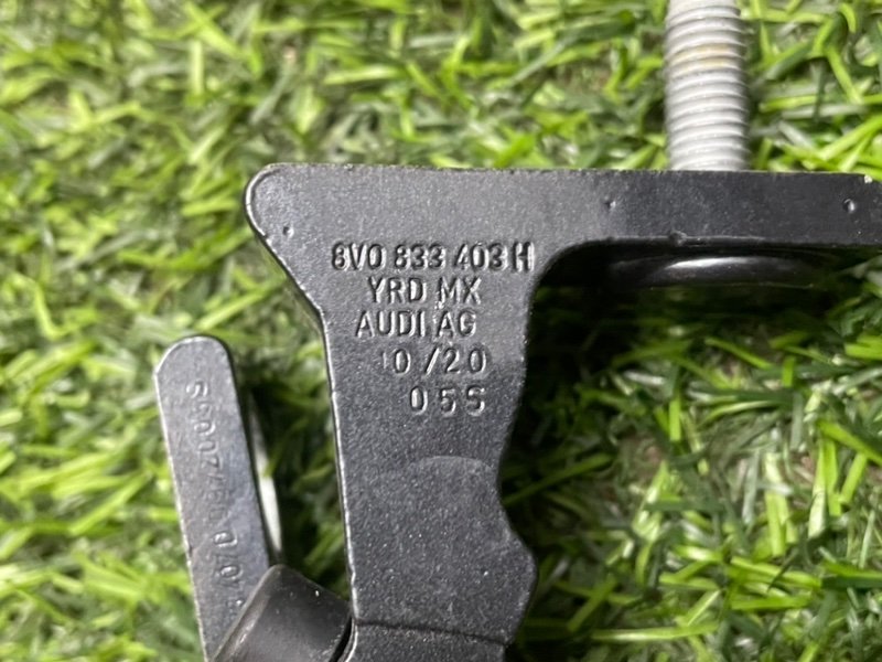 Петля двери