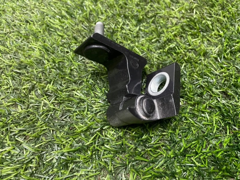 Петля двери