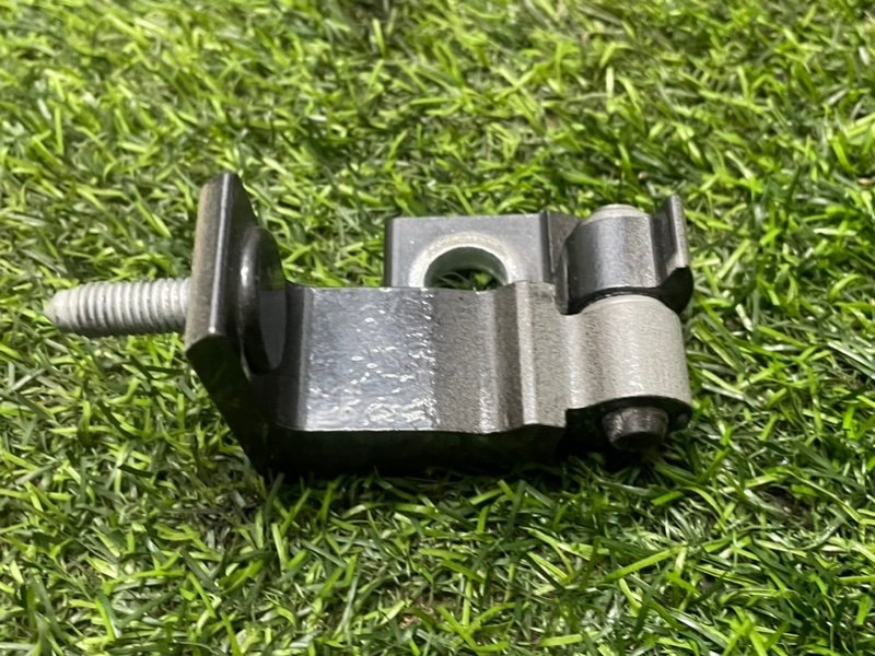 Петля двери