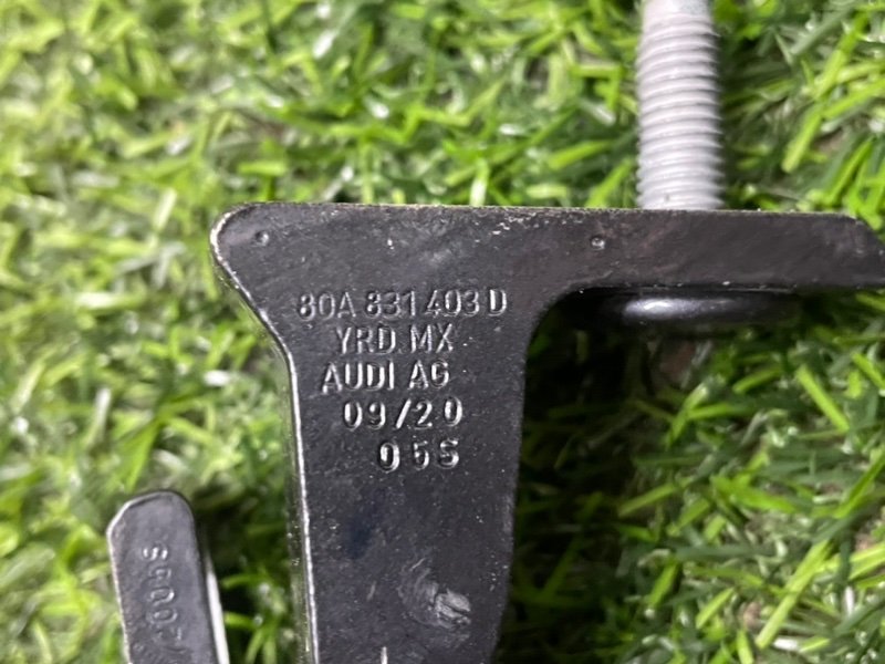 Петля двери