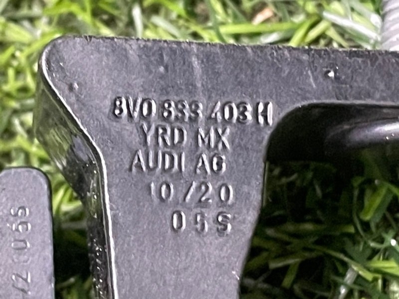 Петля двери