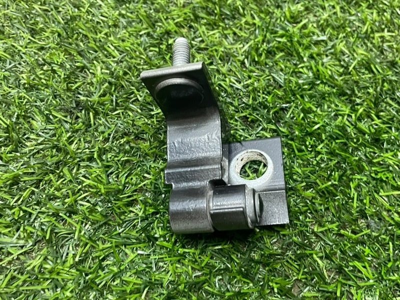 Петля двери