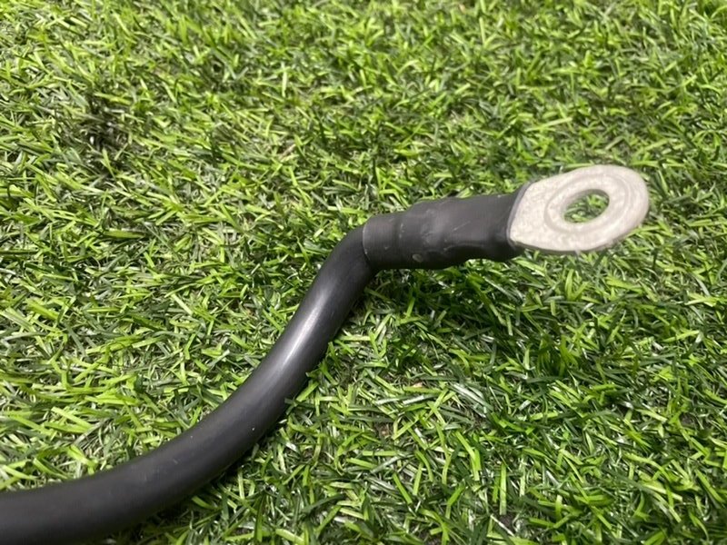 Клемма аккумулятора -