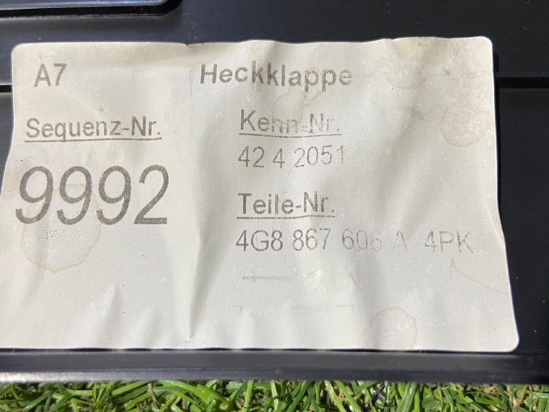 Обшивка крышки багажника