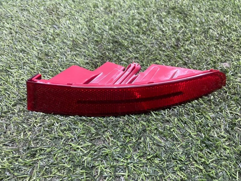 Отражатель в бампер задний правый