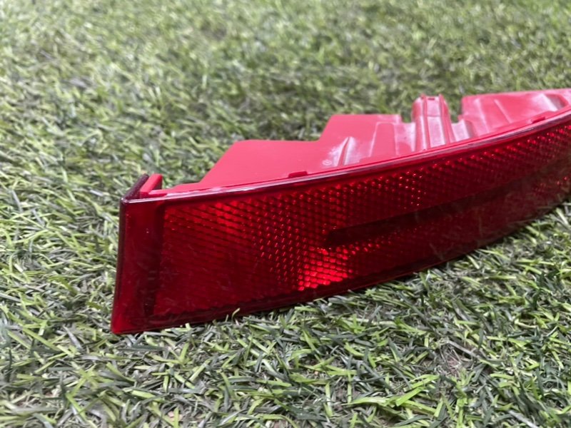 Отражатель в бампер задний правый