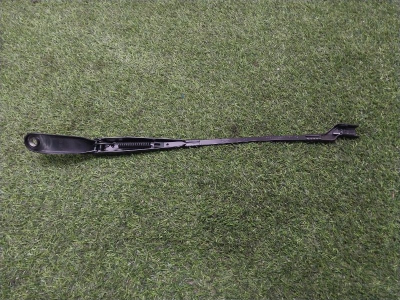 Поводок стеклоочистителя передний левый