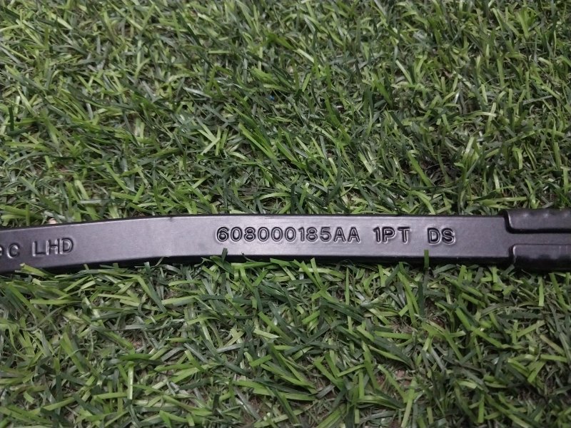 Поводок стеклоочистителя передний левый