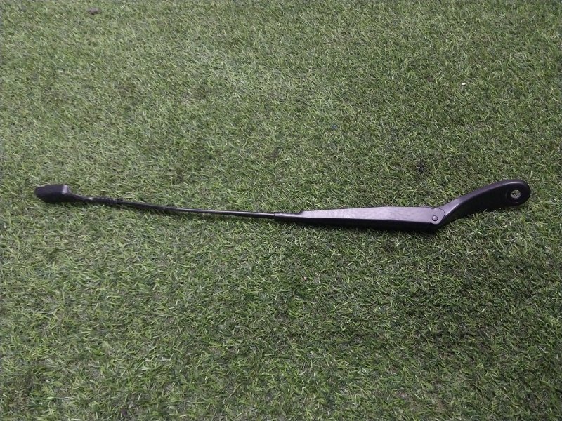 Поводок стеклоочистителя передний левый