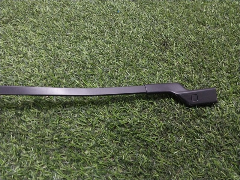 Поводок стеклоочистителя передний левый